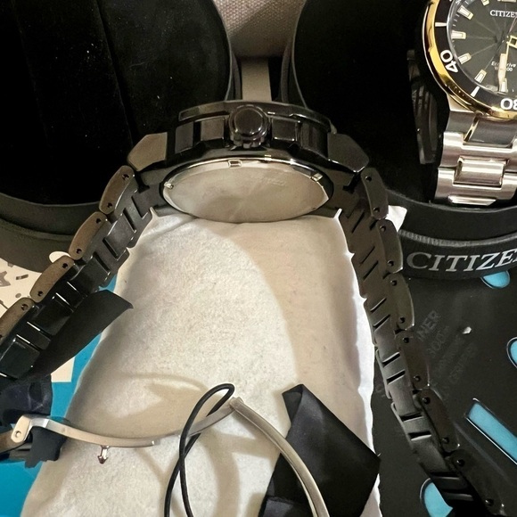 Citizen Endeavor Date Two Tone Designer Classic Men’s Watch - Picture 6 of 8